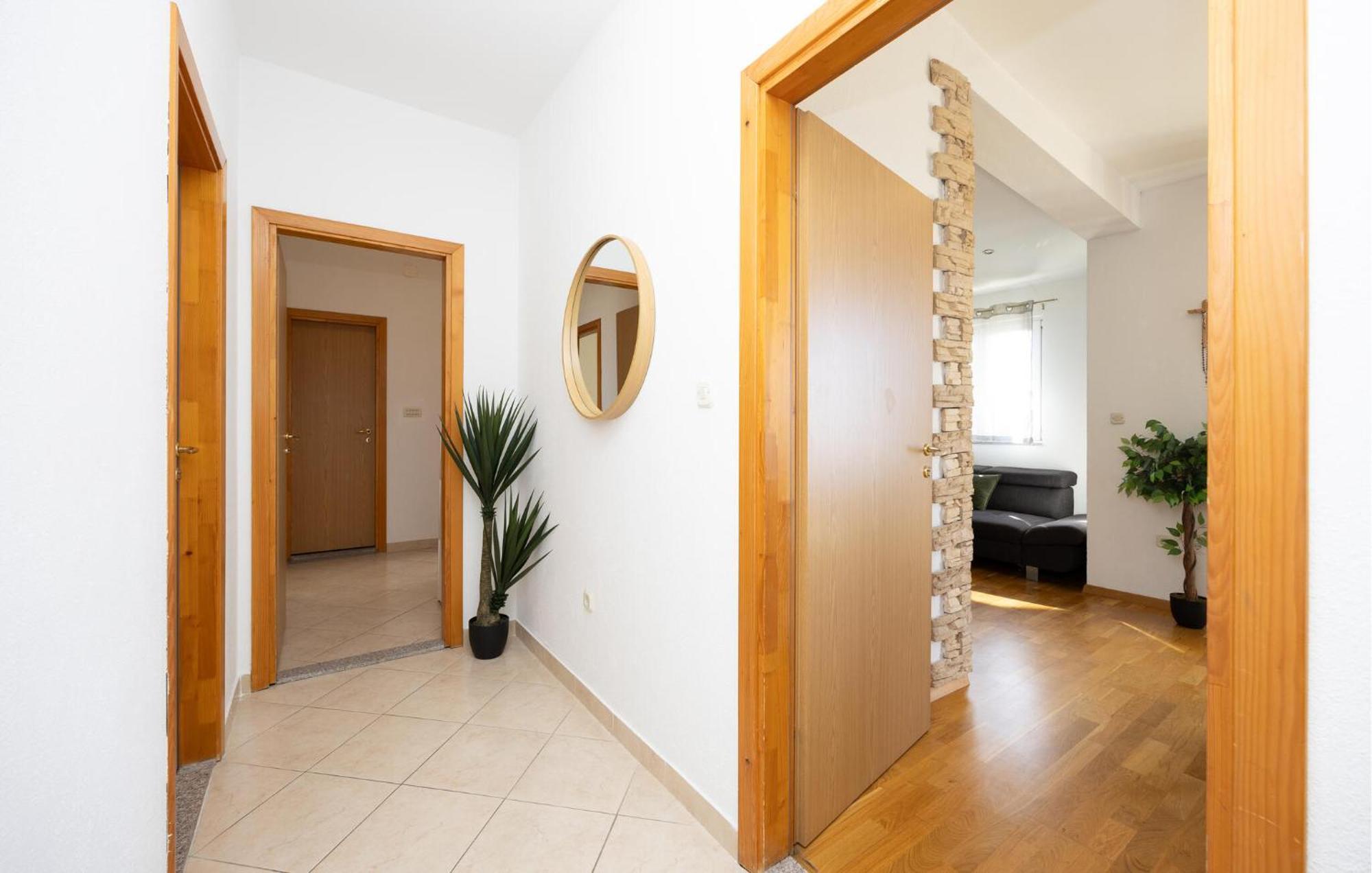 Stunning Apartment In Makarska Dış mekan fotoğraf