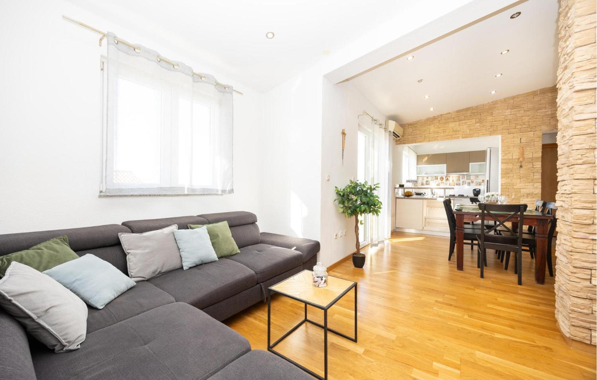 Stunning Apartment In Makarska Dış mekan fotoğraf